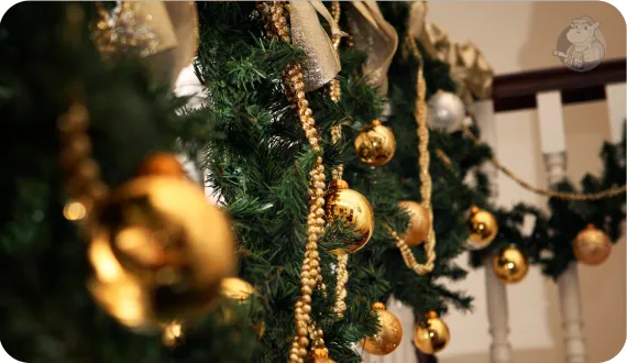 wystrój schodów na święta w stylu glamour